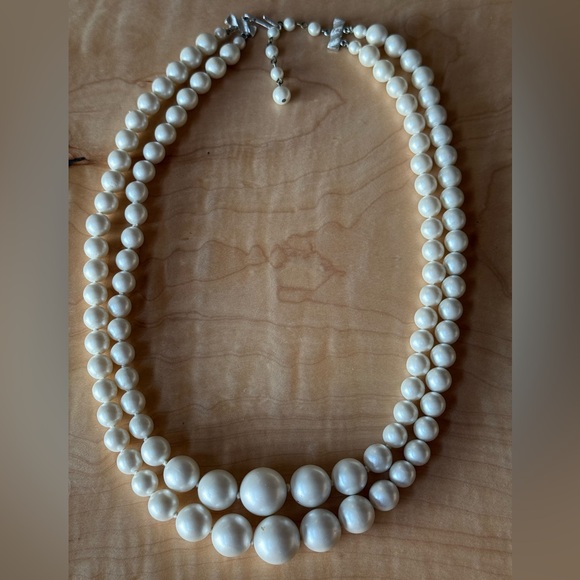 Vintage 50-60’s faux pearls, marked Japan, hand knotted, 2 strand, graduated sz - Picture 5 of 9